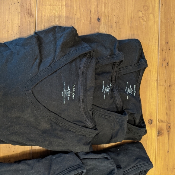 LOT - 6 Men's V-Neck Shirts - Picture 3 of 5